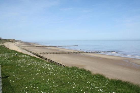 The Cliff Top Inn Bacton  Exterior photo